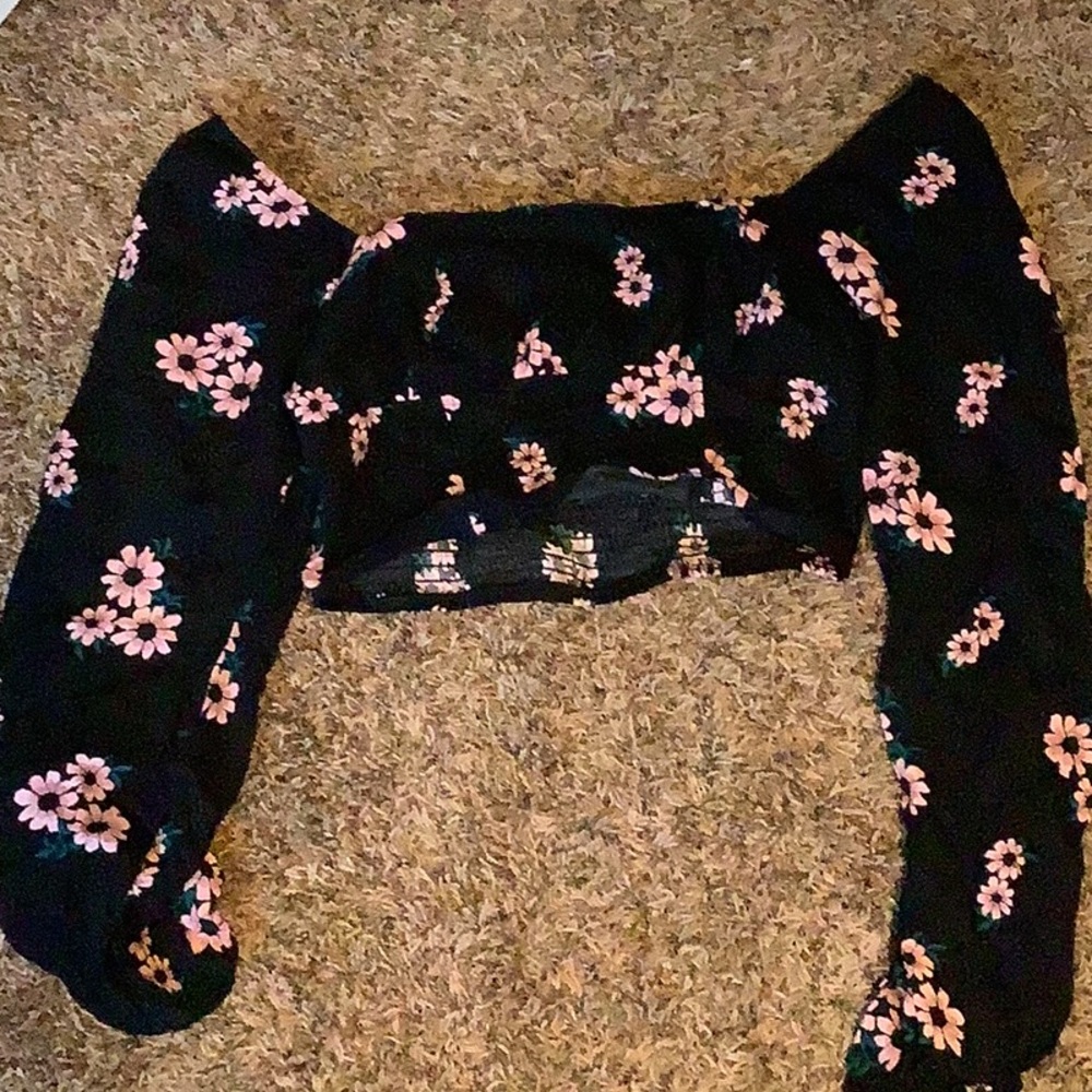 Never Worn Size Small Croptop Blouse